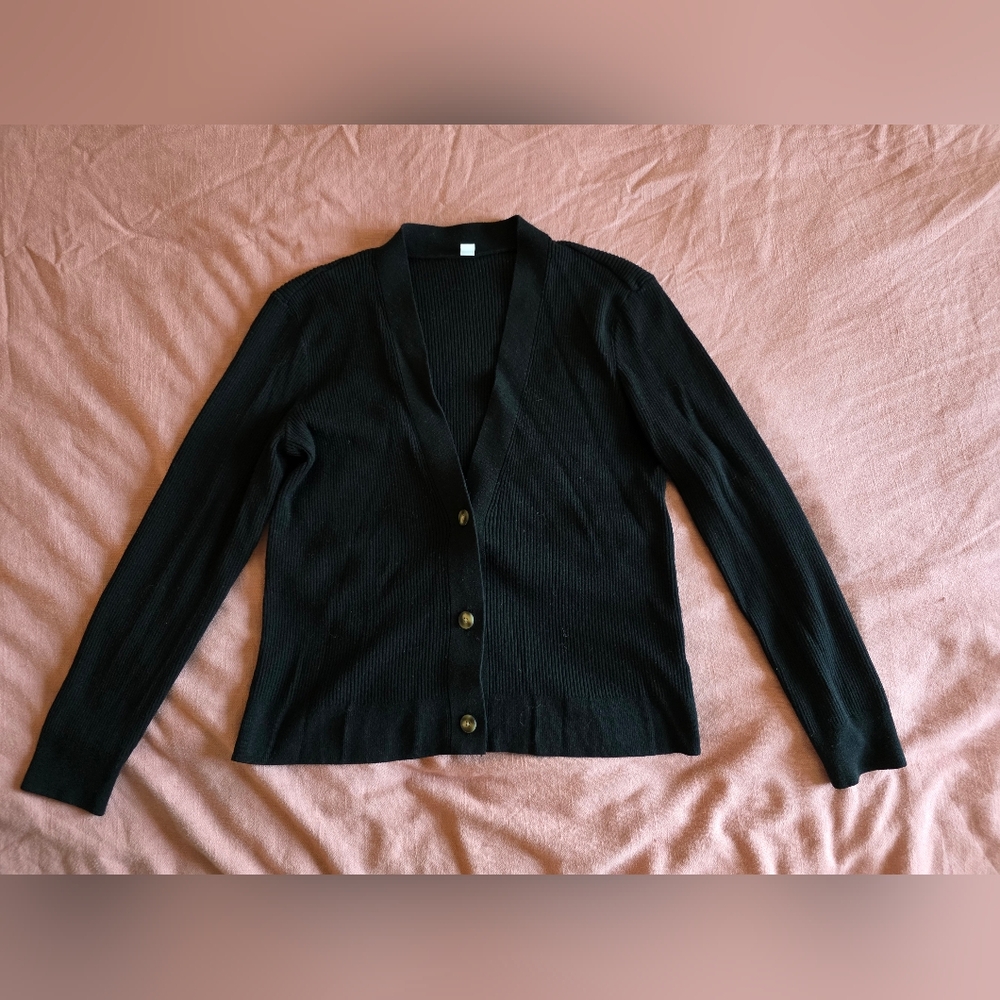 Uniqlo Black Ribbed V-Neck Cardigan with Button Front